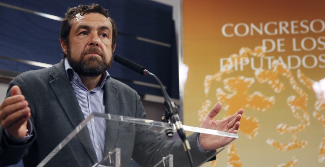 El secretario general del grupo parlamentario de Ciudadanos, Miguel Gutiérrez, durante una rueda de prensa en el Congreso de los Diputados . EFE/Fernando Alvarado