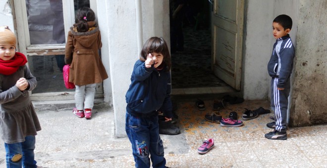 Niños sirios jugando en un orfanato de Gaziantep, en Turquía. / CORINA TULBURE
