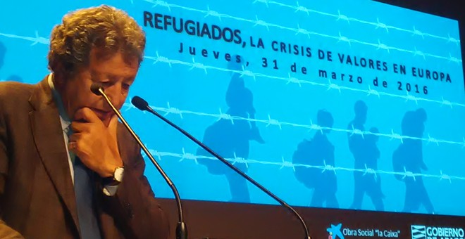El politólogo y experto en migraciones Sami Naïr expone en una jornada celebrada en Zaragoza sobre la crisis de los refugiados. EDUARDO BAYONA