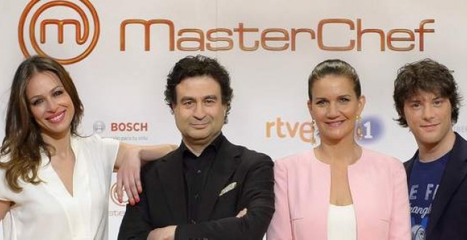Eva González presenta el concurso de cocina de TVE 'MasterChef' con Pepe Rodríguez, Samantha Vallejo-Nágera y Jordi Cruz en el jurado./EFE