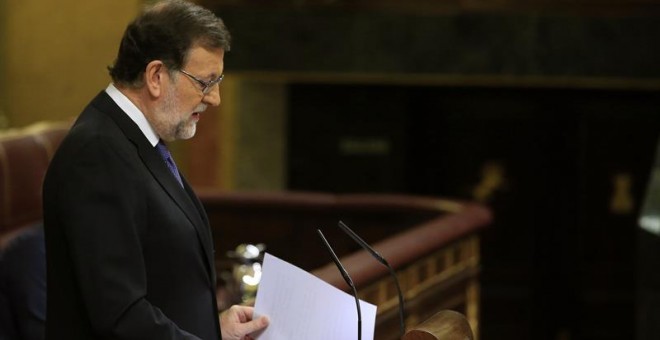 El presidente del Gobierno en funciones, Mariano Rajoy, durante su comparecencia de forma extraordinaria en el Congreso y por vez primera en esta legislatura para informar de los resultados de la Cumbre de la UE que abordó la situación de los refugiados e