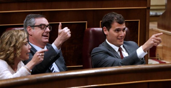 Rivera y Villegas en la tribuna del Congreso el miércoles. /EFE