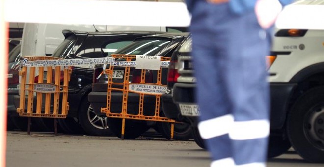 La escena del crimen en Lugo, acordonada por la Policía. EFE/Eliseo Trigo