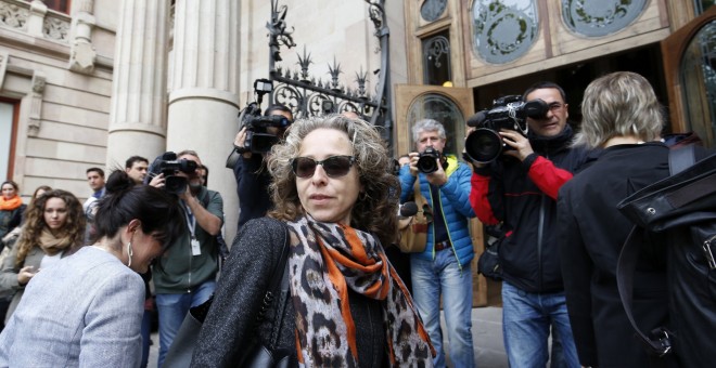 Ester Quintana, la mujer que perdió el ojo por la actuación policial durante la huelga general del 14 de noviembre de 2012, a su llegada  a la Audiencia de Barcelona. EFE/Alejandro García