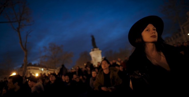 Manifestantes en la PLaza de la República de París.- REUTERS/Christian Hartmann