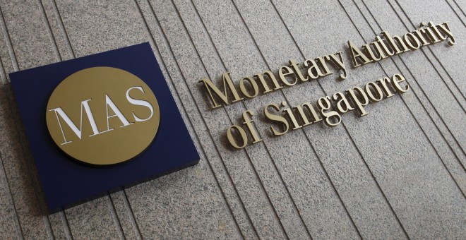 El logo de la Autoridad Monetaria de Singapur (el banco central de la ciudad) en su sede. REUTERS/Edgar Su