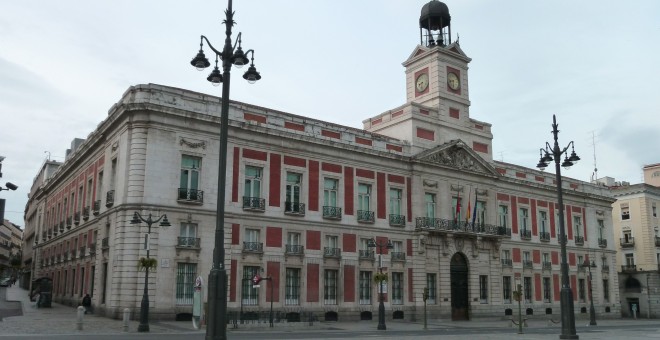 Edificio de la Real Casa de Correos, en la Puerta del Sol, donde actualmente se instala la sede del Gobierno de la Comunidad de Madrid y durante el franquismo la Dirección General de Seguridad.- Archivo:Real Casa de Correos