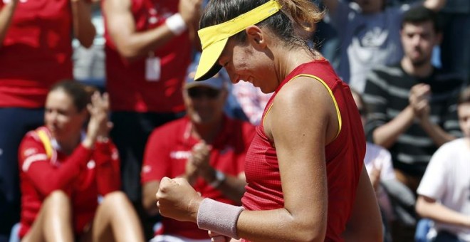 La tenista española Garbiñe Muguruza celebra su victoria ante la tenista italiana Roberta Vinci. /EFE