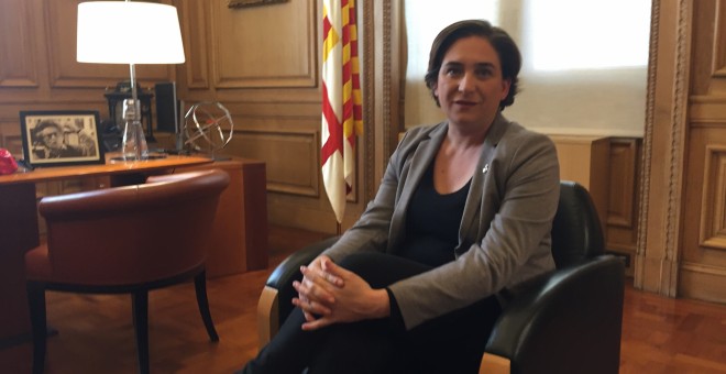Ada Colau, alcaldesa de Barcelona, en un momento de su entrevista con 'Público'.