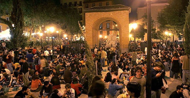 Botellón en la plaza del Dos de Mayo EFE