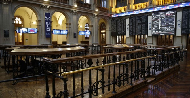 Vista general del patio de negociación de la Bolsa de Madrid. EFE/Paco Campos