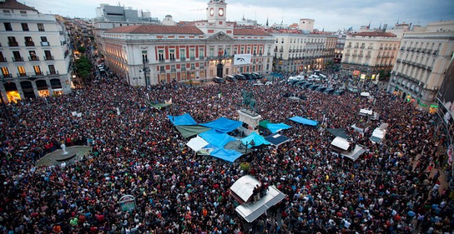 Puerta del Sol de Madrid durante el 15-M en una imagen de archivo. REUTERS/ Paul Hanna