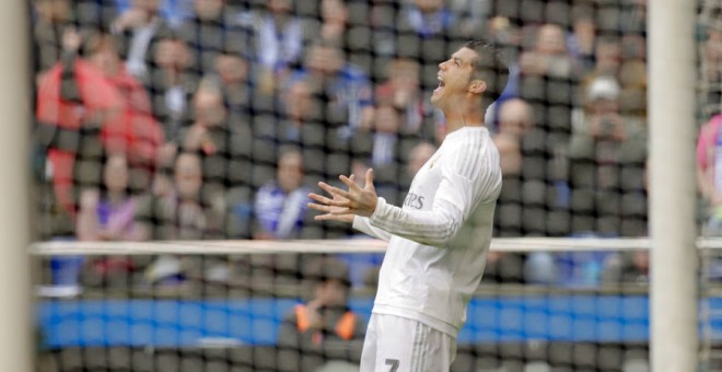 Cristiano se lamenta durante el partido ante el Deportivo. REUTERS/Miguel Vidal