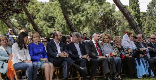 La alcaldesa de Madrid; la presidenta de la Comunidad de Madrid, Cristina Cifuentes; la portavoz de Ciudadanos en el Ayuntamiento de Madrid, Begoña Villacís; y la presidenta del PP de Madrid, Esperanza Aguirre, durante la msia que se celebra en honor a Sa