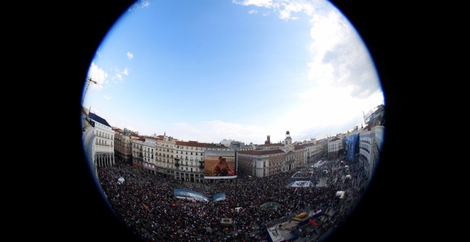 People fill Puerta del Sol square during a march to mark the 5th anniversary of the 'indignados' movement in Madrid, Spain, May 15, 2016. Picture taken with an eye fish lens. REUTERS/Sergio Perez