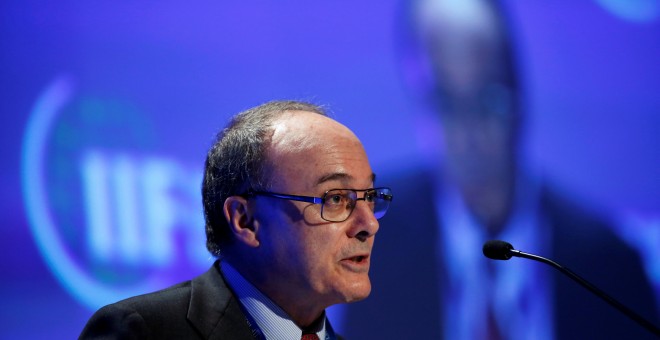 El gobernador del Banco de España, Luis Maria Linde, durante su intervención en la reunión de primavera del Instituto Internacional de Finanzas (IIF), en Madrid. REUTERS/Susana Vera