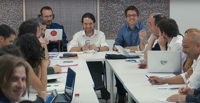 Un fotograma del trailer de la película 'Política, manual de instrucciones'