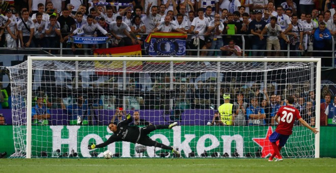 Juanfran falla el lanzamiento de penaltis. /REUTERS