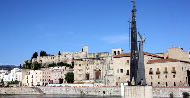 Monumento franquista en Tortosa, Tarragona.- EFE