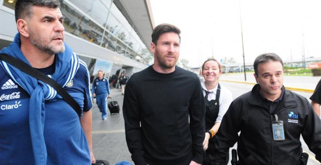 Leo Messi, el pasado sábado, a su llegada al aeropuerto de Rosario (Argentina). /EFE