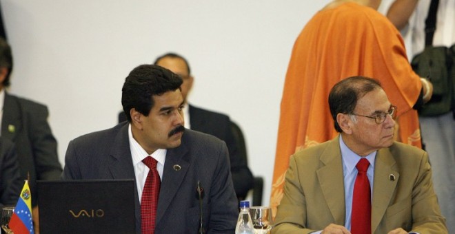 Una imagen de 2008 de Nicolás Maduro, entonces ministro de Exteriores venezolano,  con Ali Rodriguez, en ese momento ministro de Finanzas, en una reunión de ministros y gobernadores de bancos centrales de América Latina en Brasilia. AFP PHOTO / Joedson AL