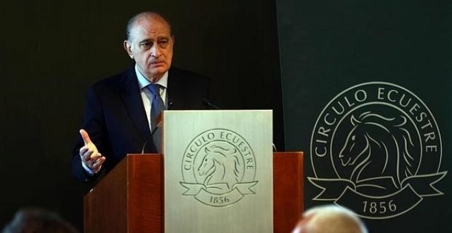El ministro del Interior, Jorge Fernández Díaz, en una conferencia en el Círculo Ecuestre. Archivo EFE