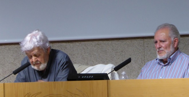 Xose Manuel Beiras y Julio Anguita, en la Facultad de Ciencias de Información de la Complutense. JV
