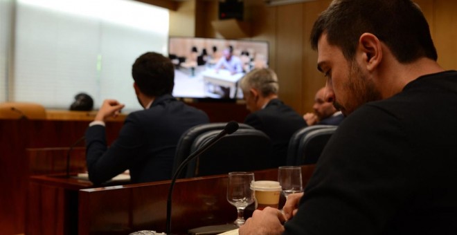 El diputado regional de Podemos Ramón Espinar, durante la comparecencia de Francisco Granados por videoconferencia. E.P.