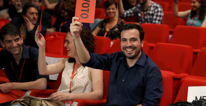 Alberto Garzón, que será elegido nuevo coordinador federal de IU, durante una de las votaciones en la XI Asamblea Federal de IU. EFE/Chema Moya