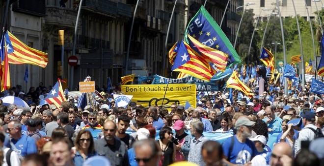 La Plataforma en Defensa del Ebro ha convocado en Barcelona una manifestación contra el Plan Hidrológico de la Cuenca del Ebro. EFE/Marta Pérez