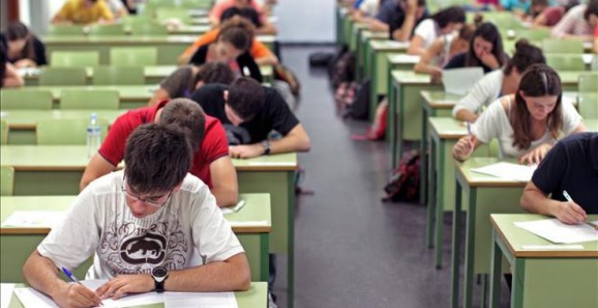 Estudiantes en una aula. EFE/Archivo