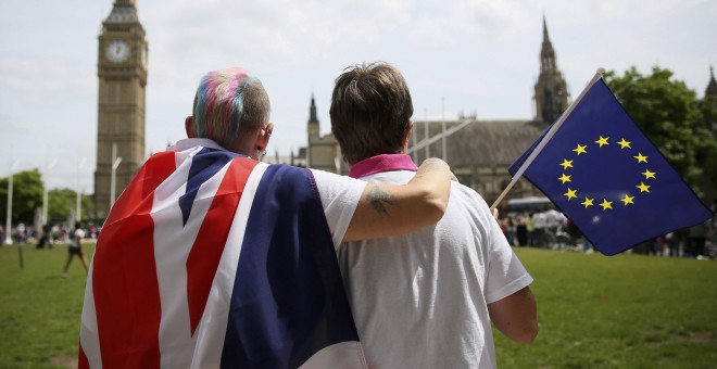 Participantes de un evento a favor de la UE y contra el Brexit en la Plaza del Parlamento en Londres, Gran Bretaña.- REUTERS / Neil Salón