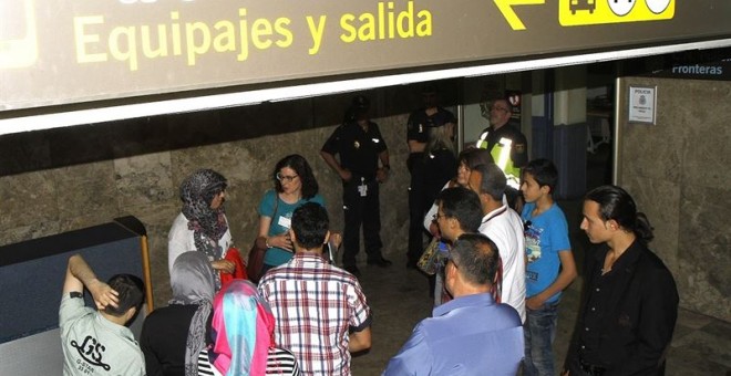 Imagen de los refugiados sirios a su llegada al aeropuerto de Barajas en Madrid