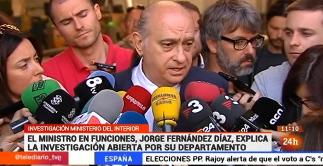 El ministro del Interior en funciones, Jorge Fernández Díaz, da explicaciones sobre las grabaciones desveladas por 'Público', ofrecido en directo por RTVE.
