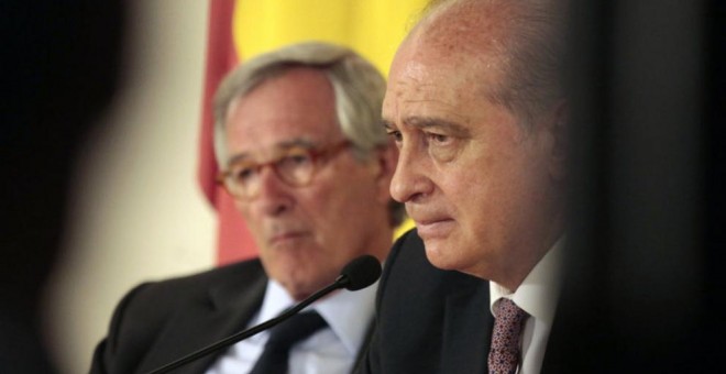 El alcalde de Barcelona, Xavier Trias, y el ministro del Interior, Jorge Fernández Díaz, en una imagen de junio de 2014. /LV