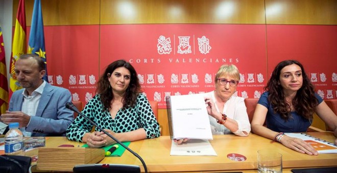 Los portavoces en la comisión de investigación de Les Corts sobre el accidente de Metrovalencia de 3 de julio de 2006, Isaura Navarro, Compromís; Ana Barceló, PSPV; Fabiola Meco, Podemos, y Alexis Marí, Ciudadanos (dcha a izqda), han presentado esta mañan