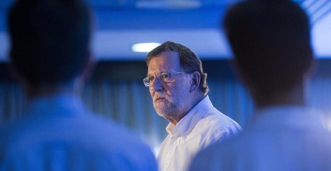El candidato del PP, Mariano Rajoy, durante su intervención en una comida-mitin del partido en Teruel. / EFE