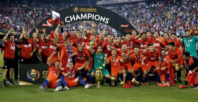 La selección de Chile, tras ganar la Copa América. EFE