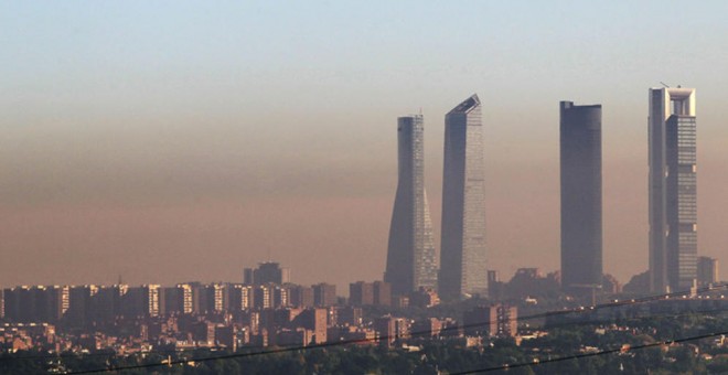 La boina de contaminación sobre la ciudad de Madrid en una foto de archivo. EFE