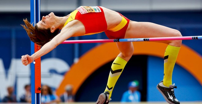 Ruth Beitia durante la final de salto de altura del Europeo. REUTERS/Michael Kooren