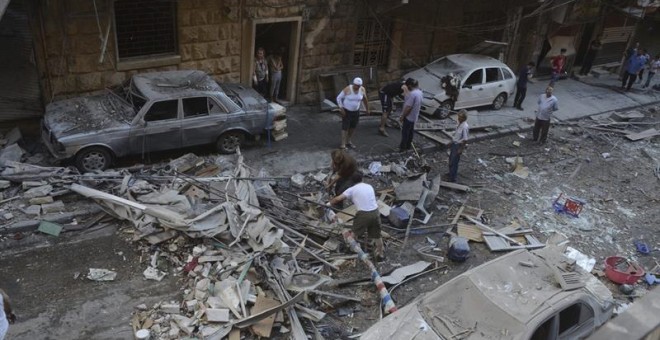 Ocho personas fallecieron y más de ochenta resultaron heridas por ataques a barrios residenciales de Alepo. / EFE