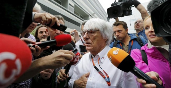 Bernie Ecclestone haciendo declaraciones a la prensa,- REUTERS