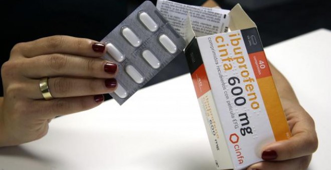 Paracetamol, ibuprofeno y más de 14.000 medicamentos bajarán de precio. EFE