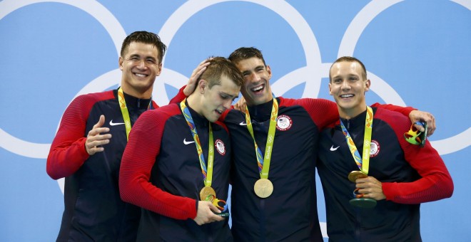 Michael Phelps reapareció ayer por sorpresa para ganar su medalla número 23, el oro logrado en el 4x100. /REUTERS