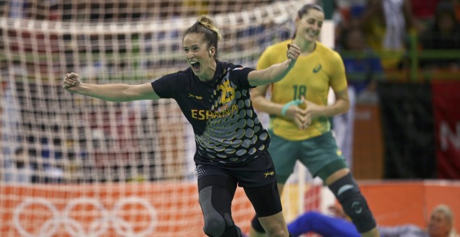 Nerea Pena celebra un gol ante la selección de Brasil en balonmano. /REUTERS