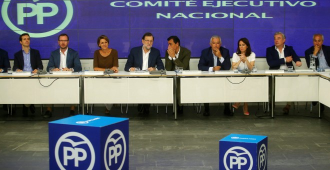 Mariano Rajoy presiden la reuinión del Comité Ejecutivo Nacional del PP para debatir sobre las condiciones planteadas por Ciudadanos para apoyar la investidura del presidente en funciones. REUTERS/Javier Barbancho