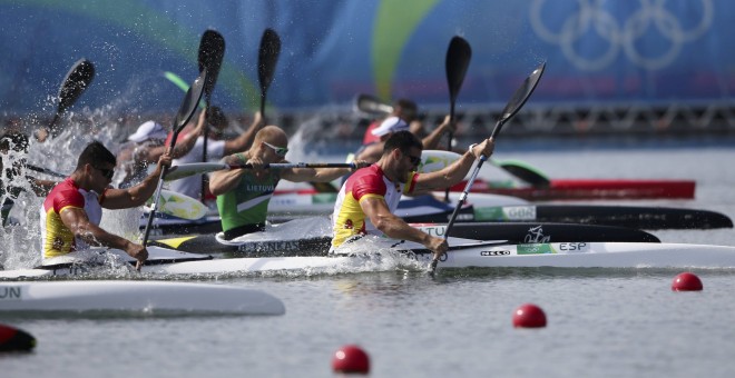 Momento de la final olímpica de K2 200 metros en la que se han impuesto Saúl Craviotto y Cristian Toro. /REUTERS