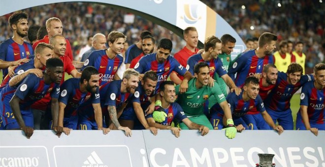 Los jugadores del Barcelona celebrando el miércoles la conquista de la Supercopa de España. /EFE