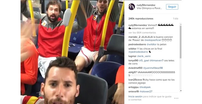 Los jugadores de la ÑBA festejaron el pase a las semifinales en el autobús. INSTAGRAM