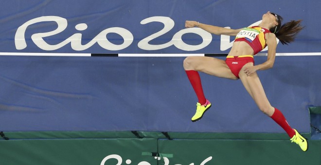 La atleta cántabra Ruth Beitia en uno de sus saltos en la final olímpica de salto de altura en los JJOO de Rio. Fabrizio Bensch